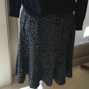 Vintage Susan Bristol size 10 tulip-shaped black and gray animal print skirt